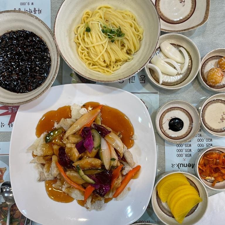 Restaurante Vegano en Mangwon: Platos chinos deliciosos en Hwang-guem-nyong (황금룡)