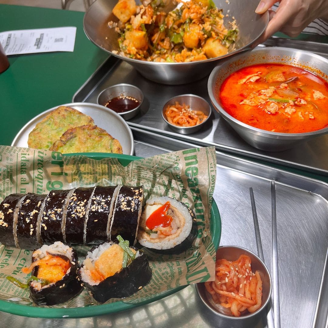 Kimbap y Bibimbap Vegano en Bebab, Hongdae