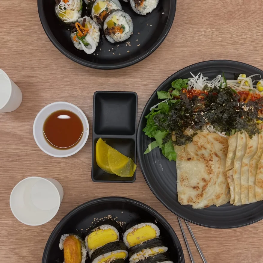 Ssada Gimbab: comida rápida y gimbabs abundantes en Myeongdong